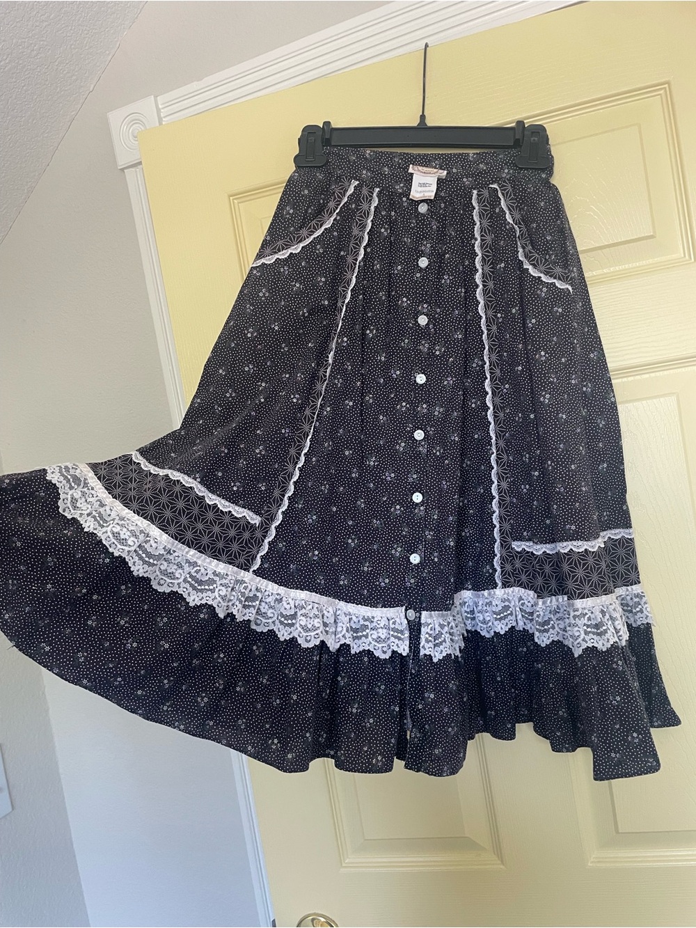 Vintage navy blue floral Gunne Sax skirt